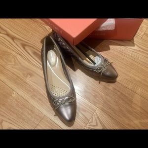 Easy spirit NWT cerise low heel dress shoes 7.5M